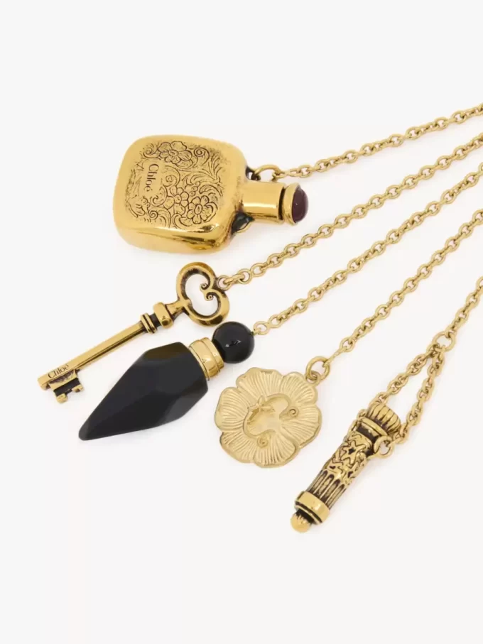 Pirinç ve reçineden yapılmış Château Treasures tılsımı Pirinç ve reçineden yapılmış Château Treasures tılsımı