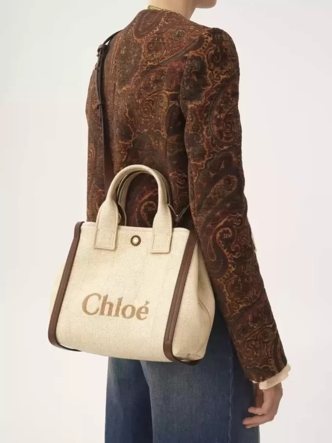 Rafia efektli elyaftan yapılmış küçük Chloé Carry tote çanta Rafia efektli elyaftan yapılmış küçük Chloé Carry tote çanta