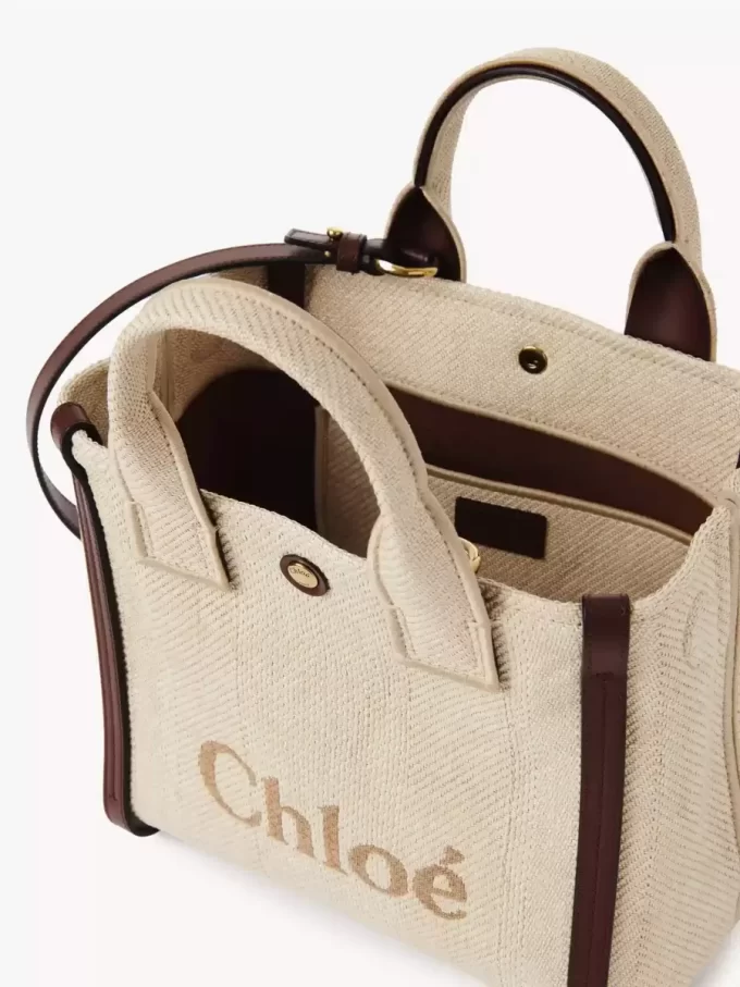 Rafia efektli elyaftan yapılmış küçük Chloé Carry tote çanta Rafia efektli elyaftan yapılmış küçük Chloé Carry tote çanta