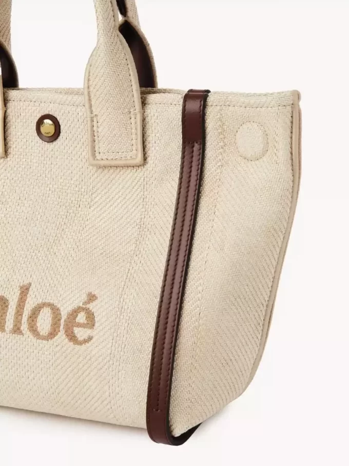 Rafia efektli elyaftan yapılmış küçük Chloé Carry tote çanta Rafia efektli elyaftan yapılmış küçük Chloé Carry tote çanta